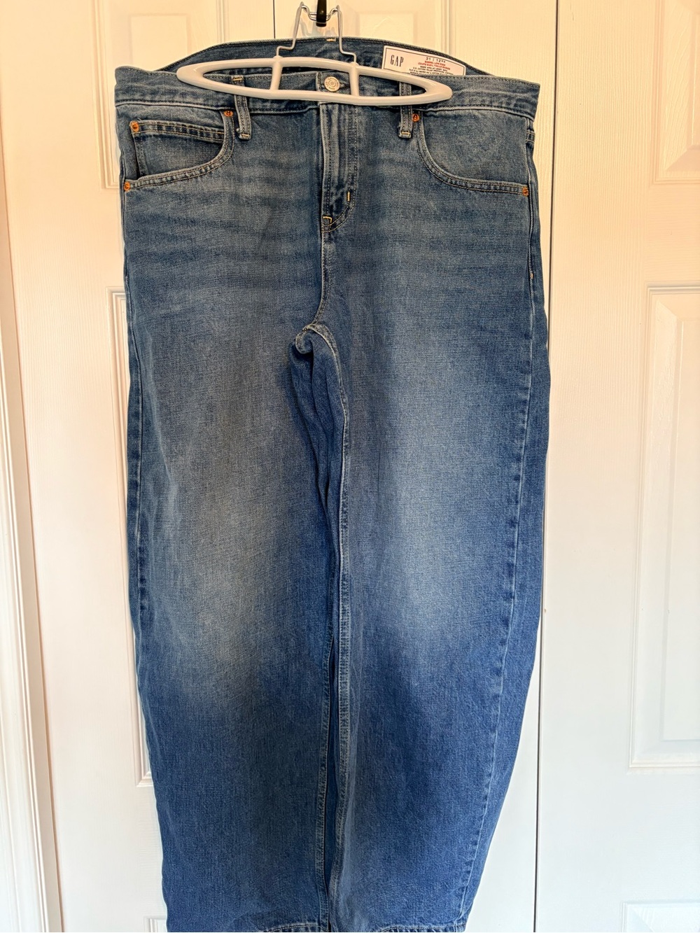 GAP Women's Medium Wash 2026 Barrel Leg Jeans NWOT